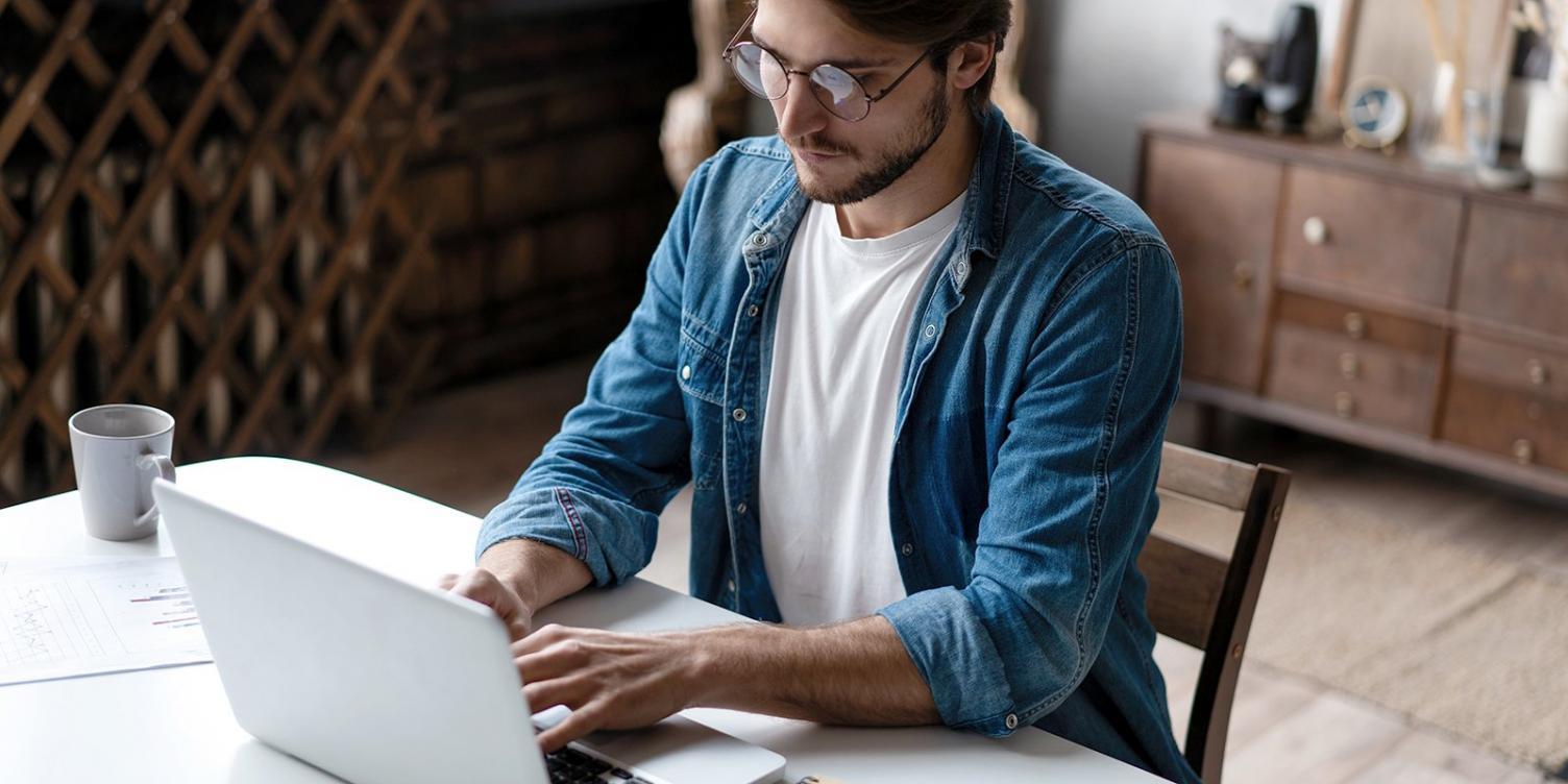 Ambiente de aprendizaje colaborativo con participantes en sesión interactiva